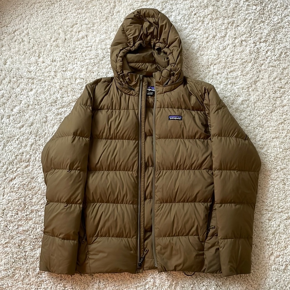 Patagonia Men’s Medium Silent Down Jacket (Basin Green)
